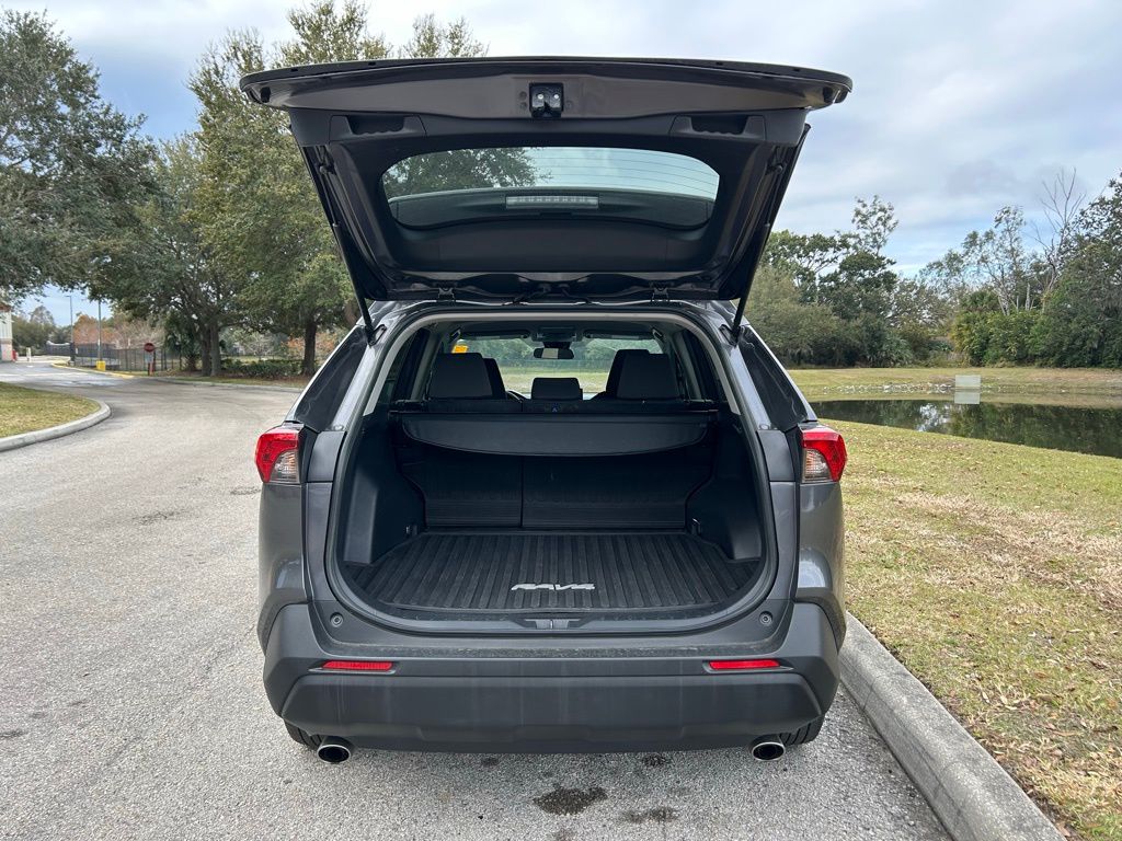 Thumbnail: 2021 Toyota RAV4 - 10