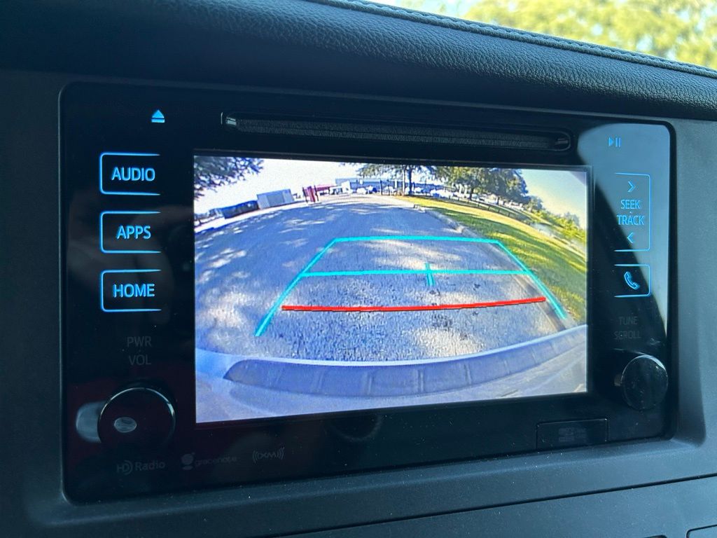Thumbnail: 2017 Toyota Sienna - 26