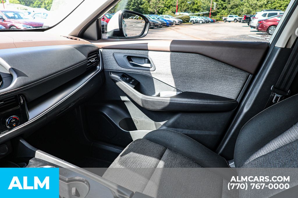 Used 2022 White Nissan SV image 44