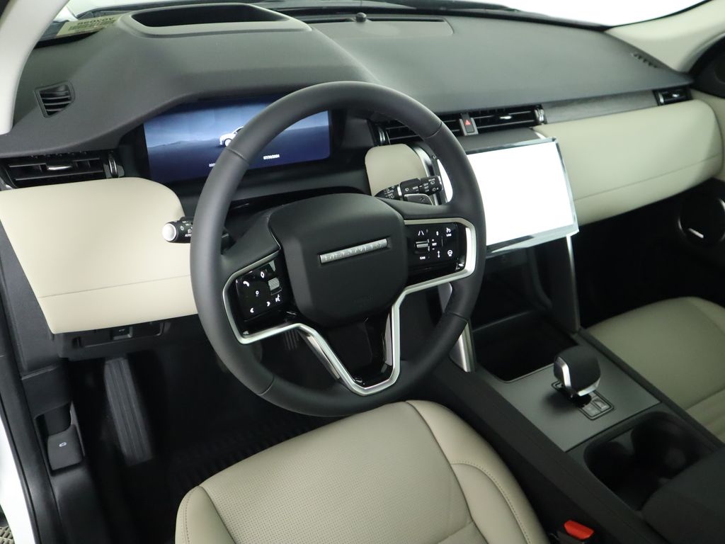 Thumbnail: 2024 Land Rover Discovery Sport - 9