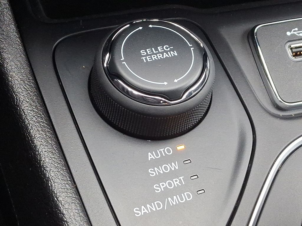 Thumbnail: 2019 Jeep Cherokee - 26