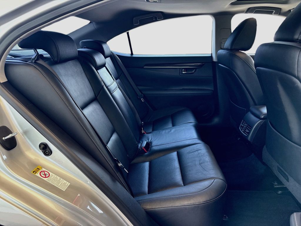 Thumbnail: 2014 Lexus ES - 22