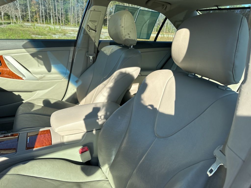 2010 Toyota Camry XLE 16