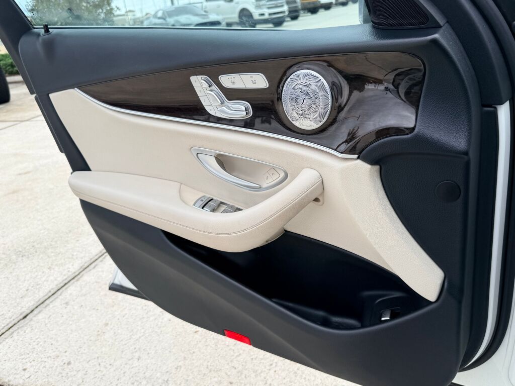 Thumbnail: 2017 Mercedes-Benz E-Class - 21