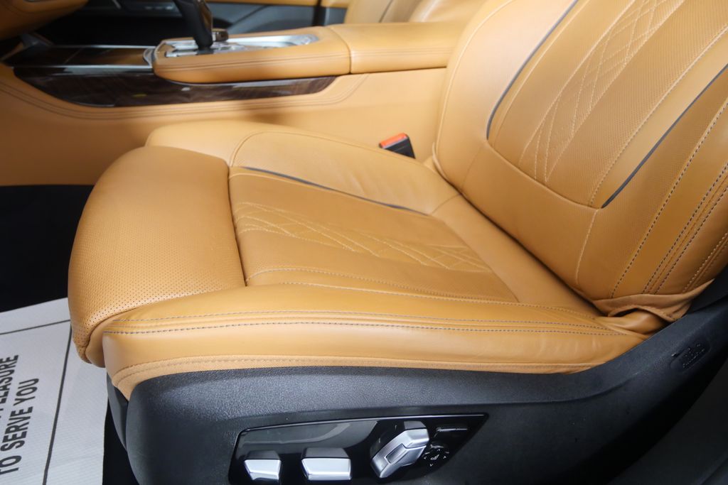 Thumbnail: 2022 BMW 7 Series - 9