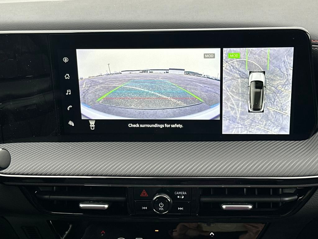 2025 Nissan Kicks SR photo