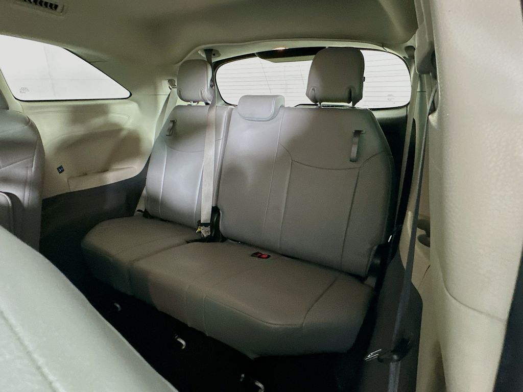 Thumbnail: 2024 Toyota Sienna - 26