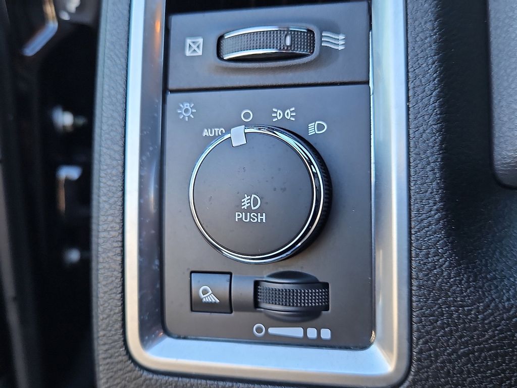 Thumbnail: 2019 RAM 1500 Classic - 22