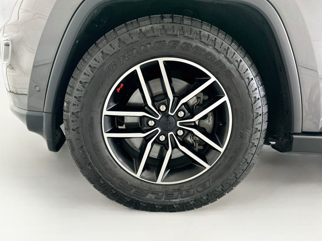 Thumbnail: 2021 Jeep Grand Cherokee - 29