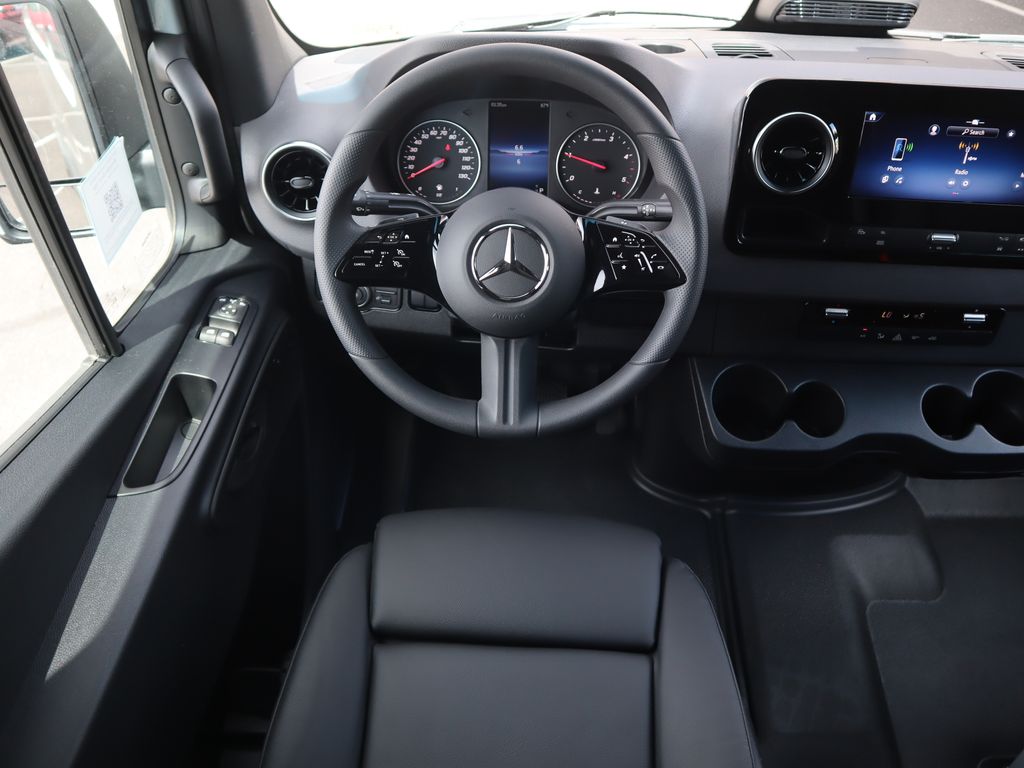 Thumbnail: 2025 Mercedes-Benz Sprinter - 11