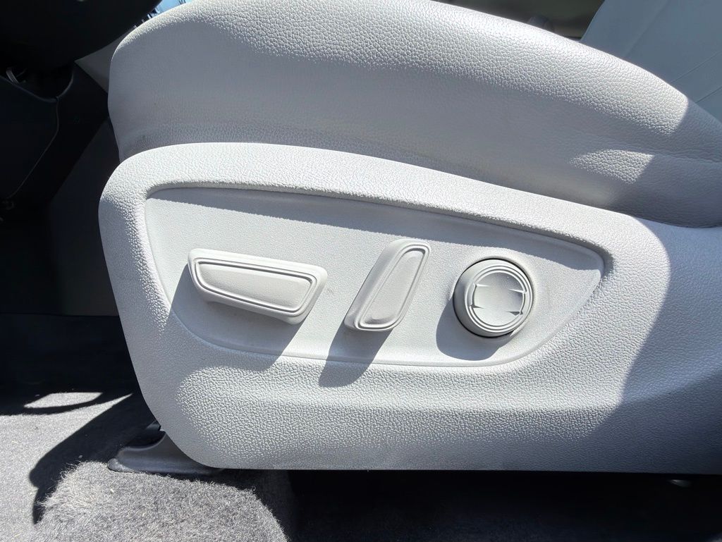 2022 Toyota Highlander XLE - Photo 23