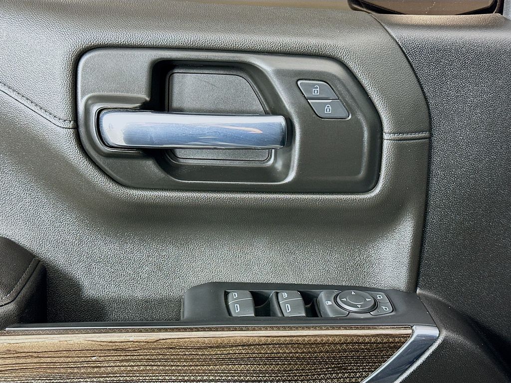 Thumbnail: 2021 Chevrolet Silverado 1500 - 17