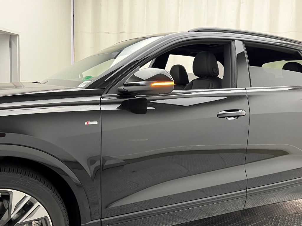 Thumbnail: 2026 Audi Q8 - 8