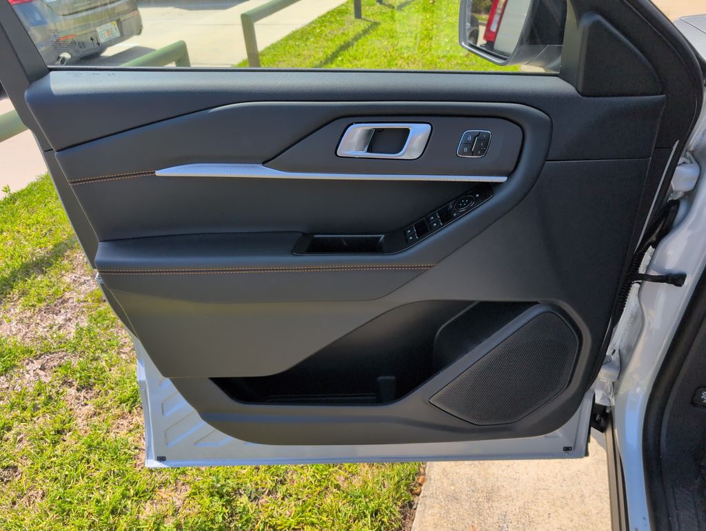 New 2026 White Ford Tremor image 27