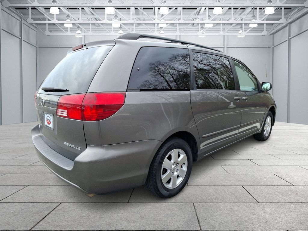 2004 Toyota Sienna CE 4