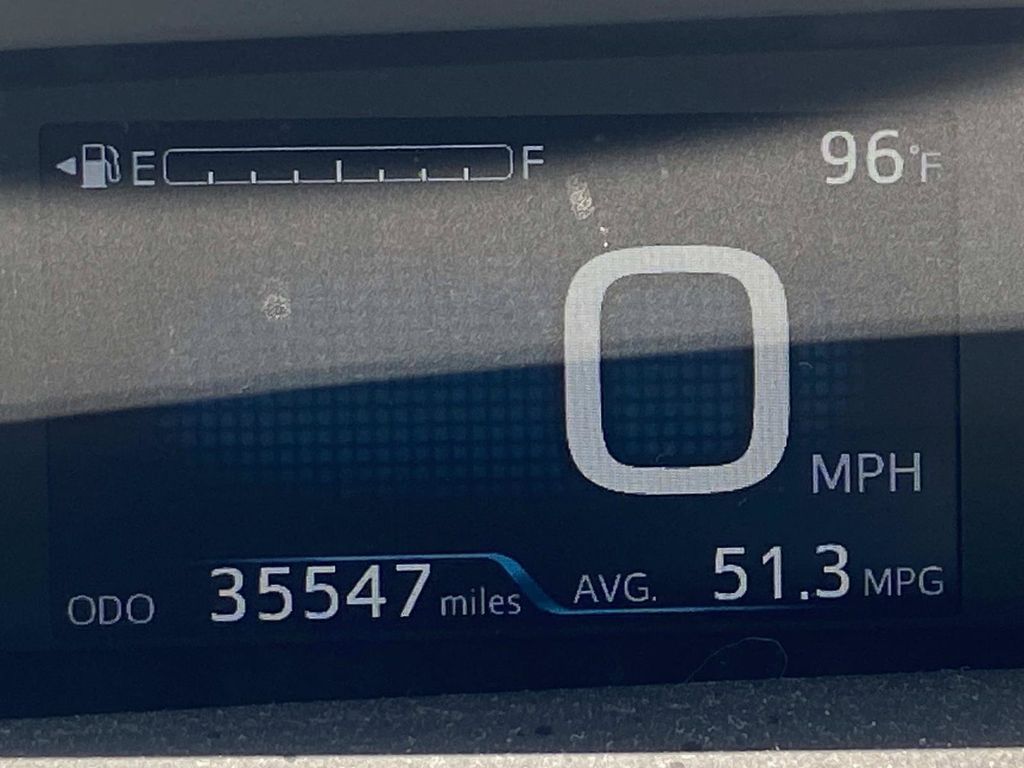 Used 2018 Beige Toyota Three image 11