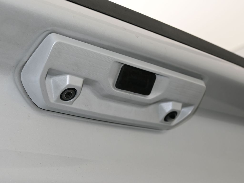 Used 2022 Iridescent Pearl Tricoat Chevrolet High Country image 55