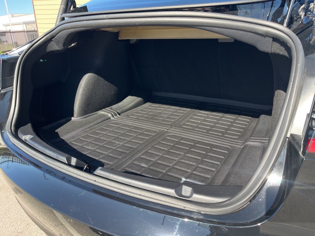 Thumbnail: 2022 Tesla Model 3 - 9