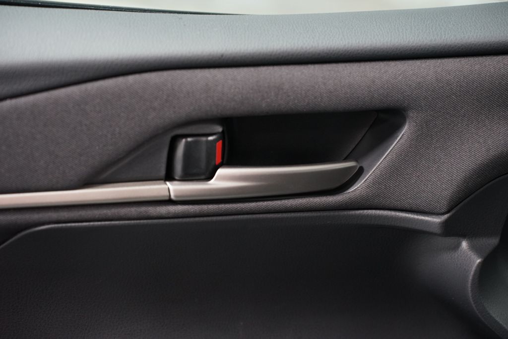 Thumbnail: 2025 Toyota Camry - 32