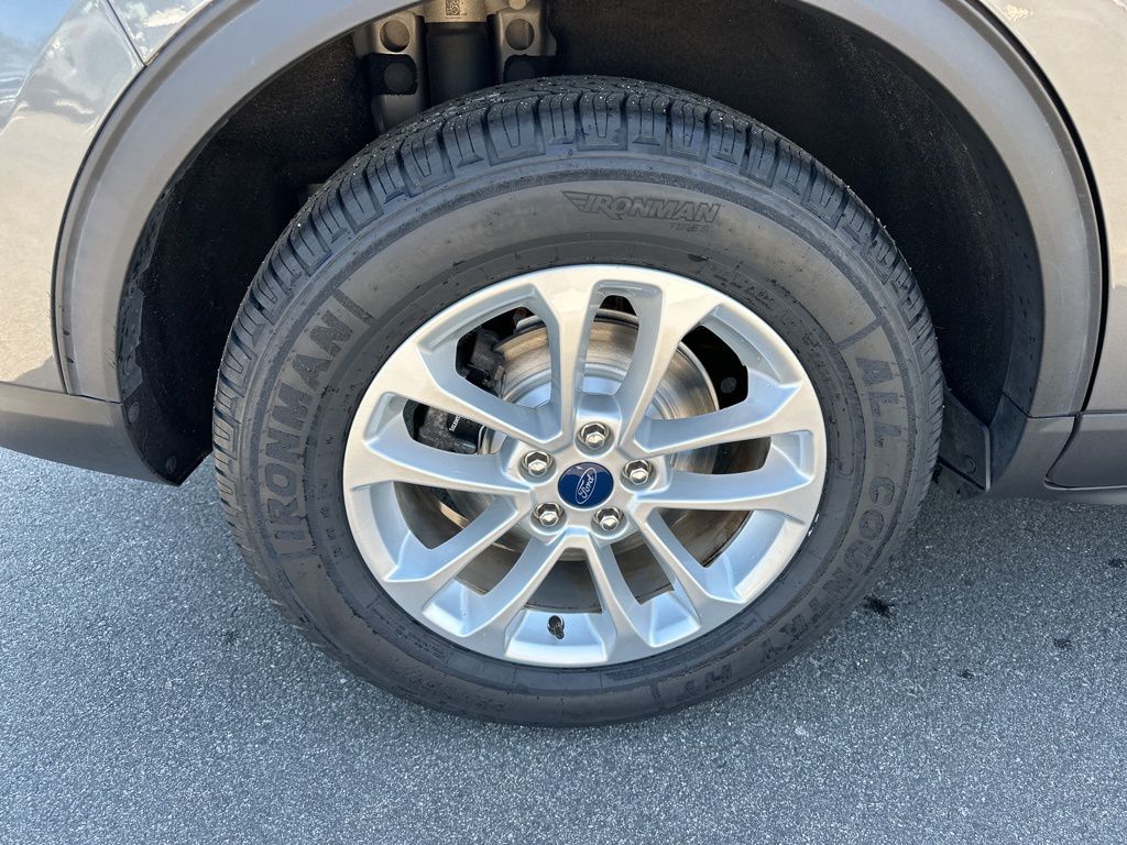 2021 Carbonized Gray Metallic Ford Escape SE FWD SUV