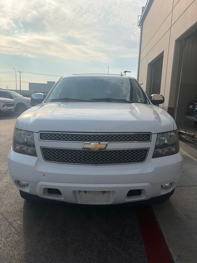Thumbnail: 2011 Chevrolet Suburban - 3