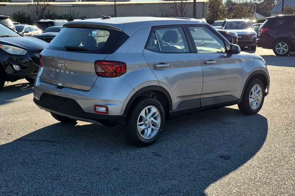 New 2026 Silver Hyundai SE image 5
