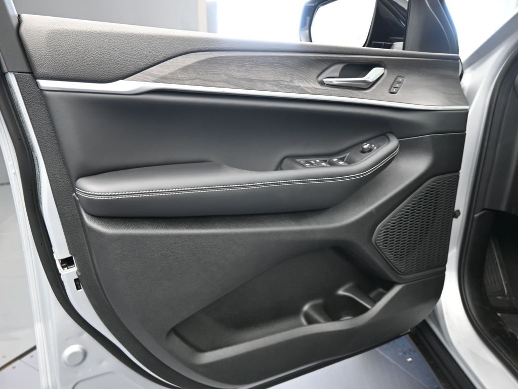 New 2025 Silver Zynith Jeep Limited image 16