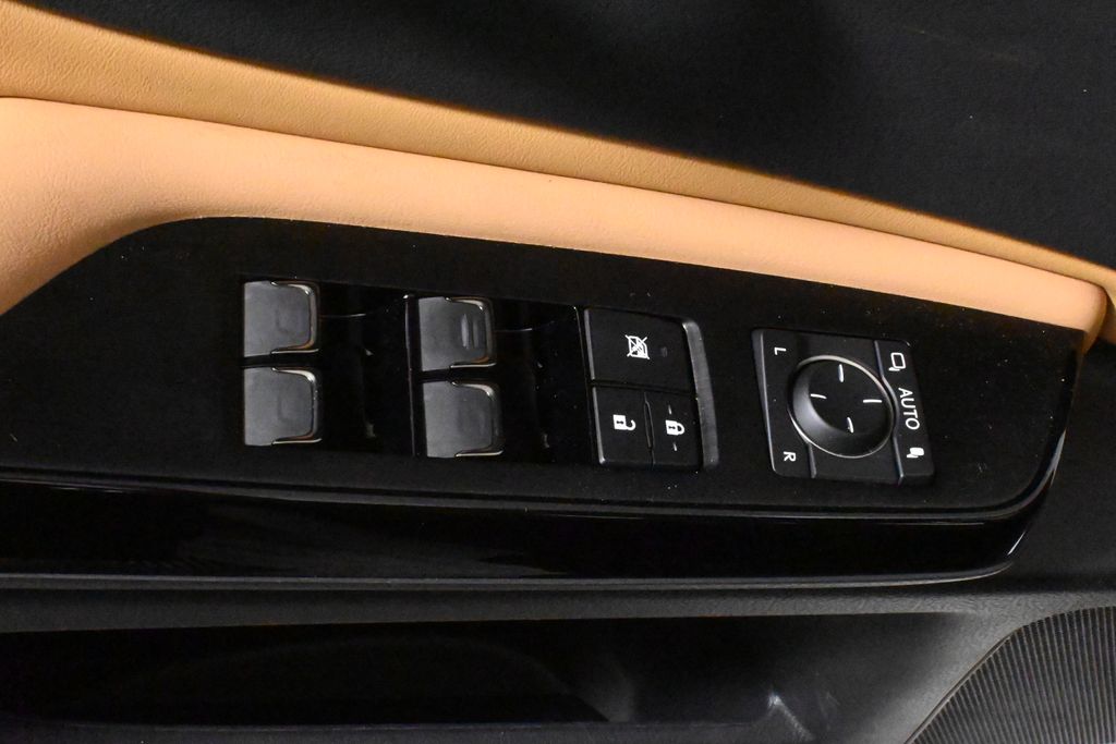 2025 Lexus ES 350 31
