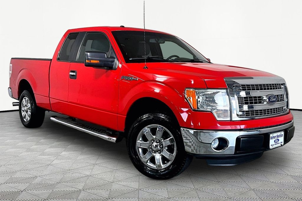 Race Red 2014 Ford F-150 XLT SuperCab Pickup Truck 4X2 6-Speed Automatic