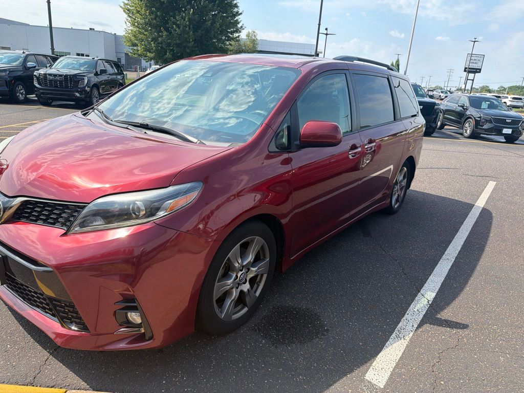 Salsa Red Pearl 2018 Toyota Sienna Minivan Front-Wheel Drive 8-Speed Automatic