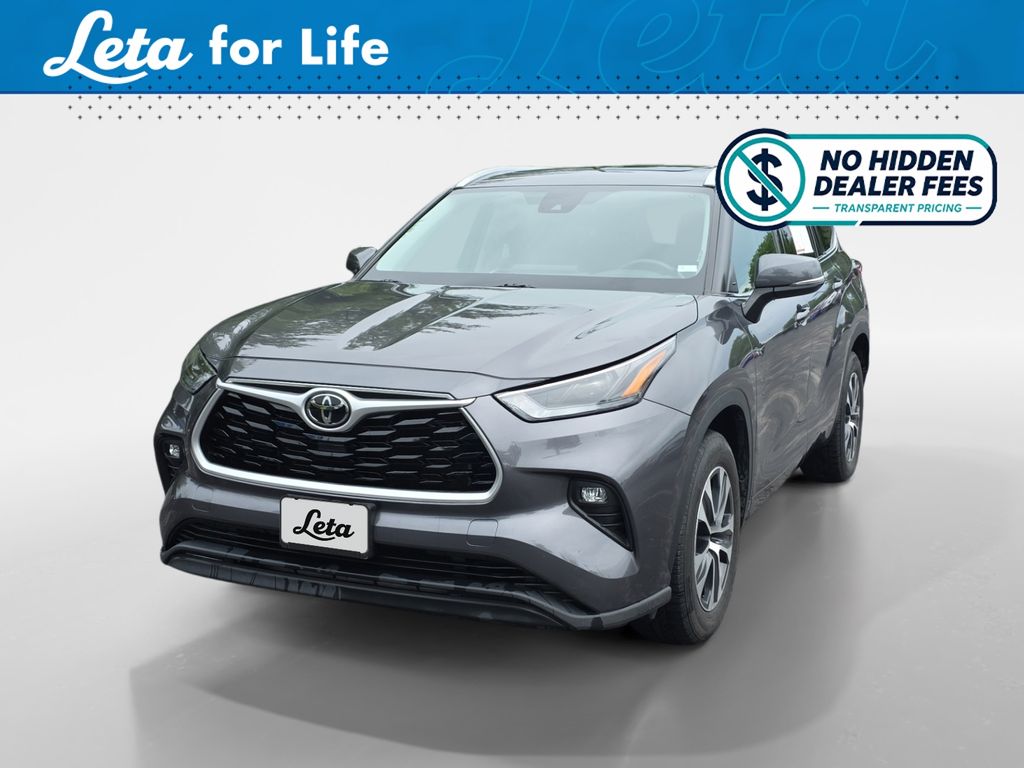 Magnetic Gray Metallic 2022 Toyota Highlander XLE FWD SUV / Crossover Front-Wheel Drive 8-Speed Automatic