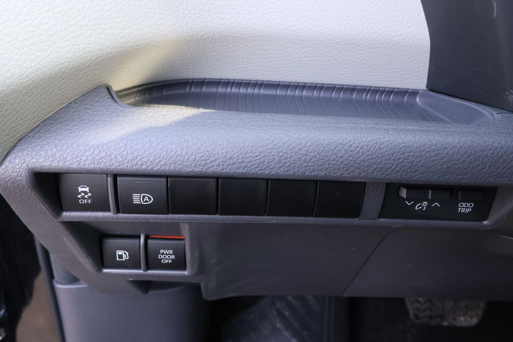 Thumbnail: 2024 Toyota Sienna - 16