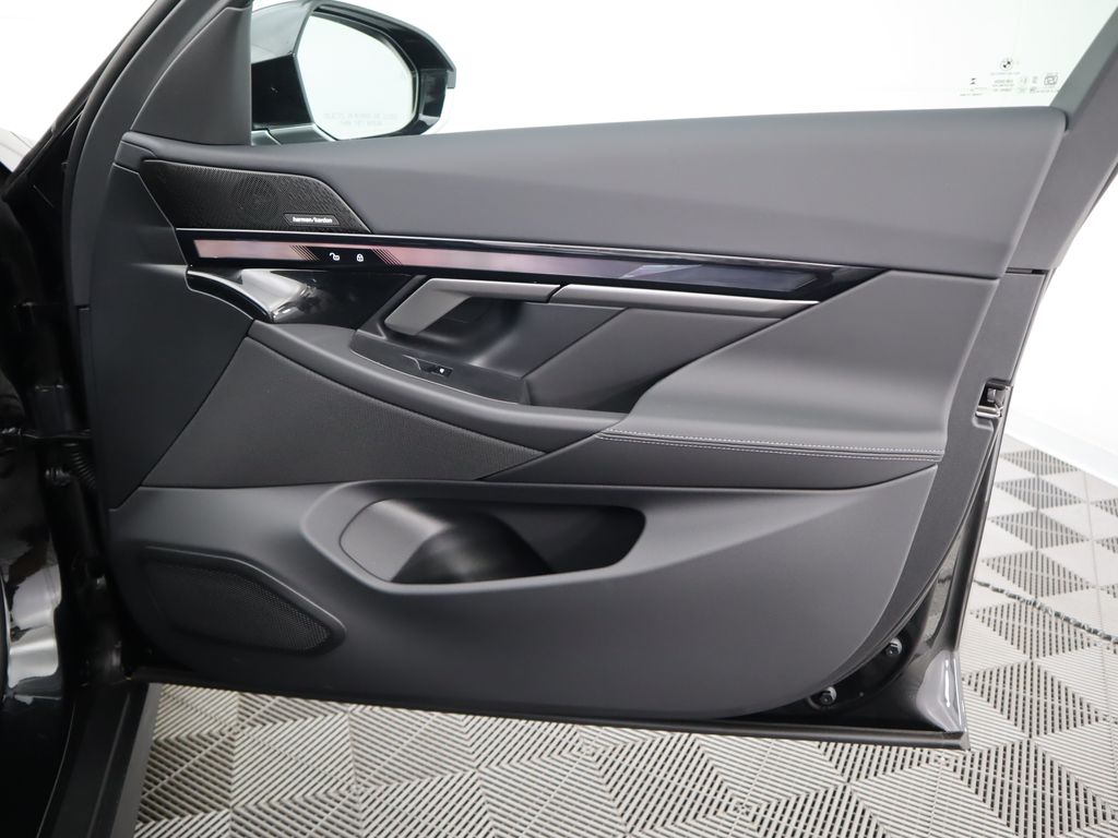 2025 BMW i5 eDrive40 26