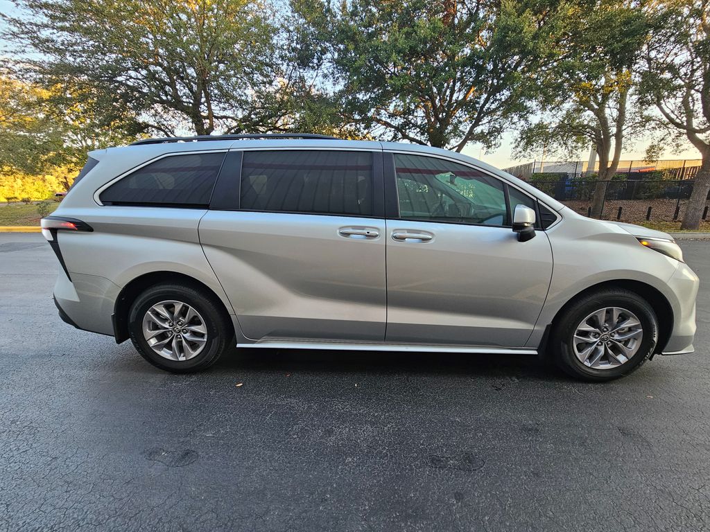 2024 Toyota Sienna XLE 6