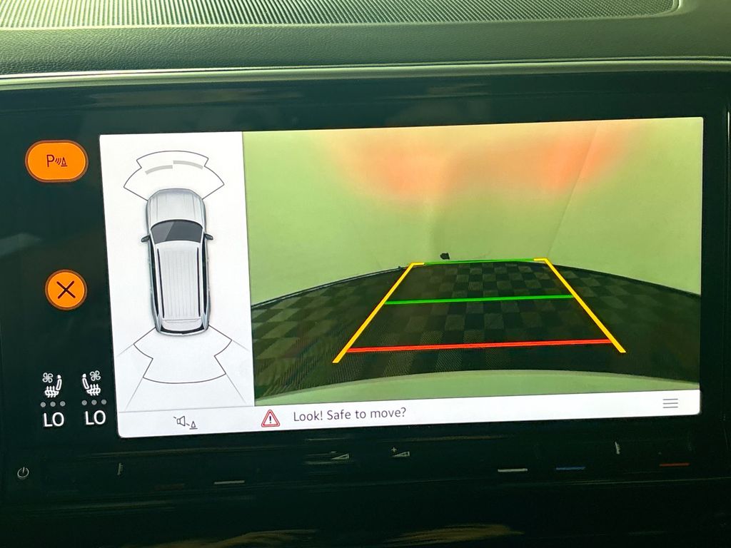 2024 Volkswagen Atlas 2.0T Peak Edition SE w/Technology