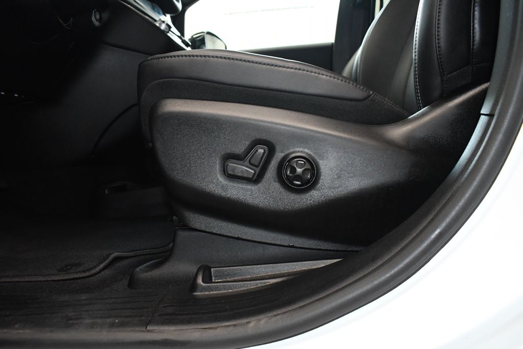 Used 2026 White Chrysler Select image 20