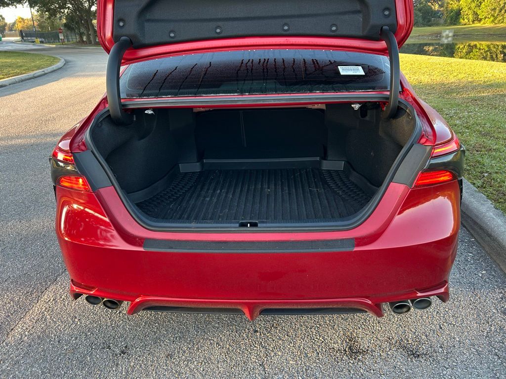 Thumbnail: 2022 Toyota Camry - 10