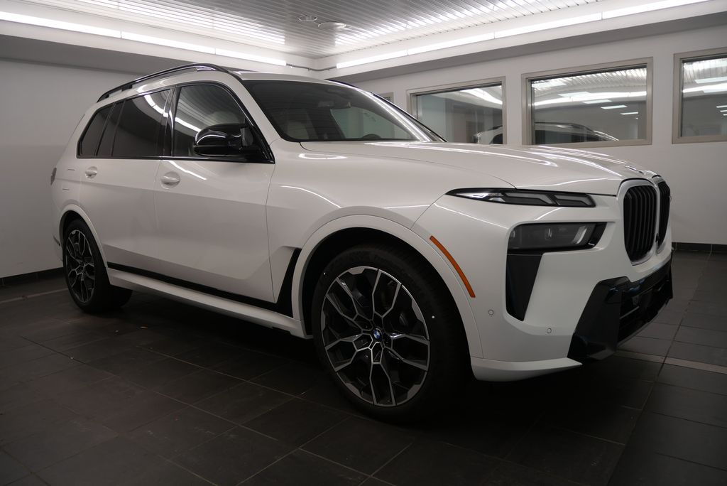 2025 BMW X7 M60i 9