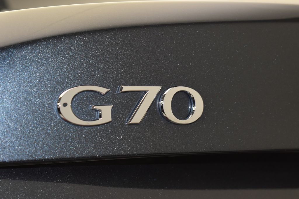 2019 Genesis G70 Design 9