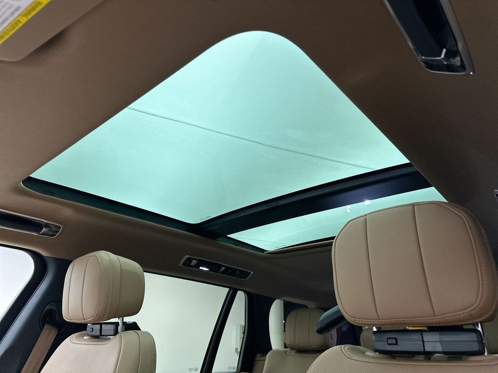 Thumbnail: 2026 Land Rover Range Rover - 11