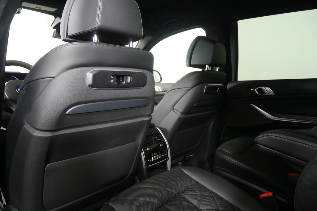 Thumbnail: 2026 BMW X7 - 19