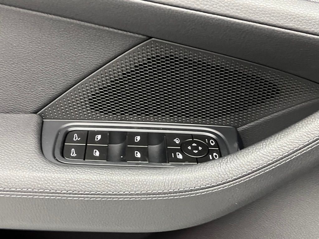 Thumbnail: 2025 Porsche Panamera - 19