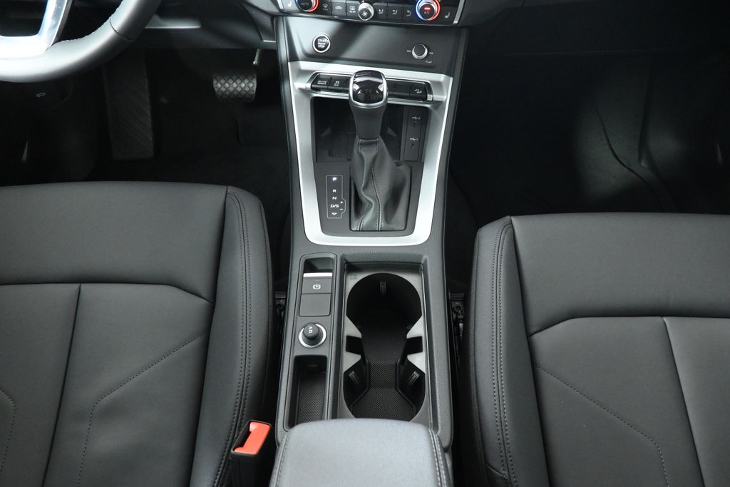 Thumbnail: 2025 Audi Q3 - 19