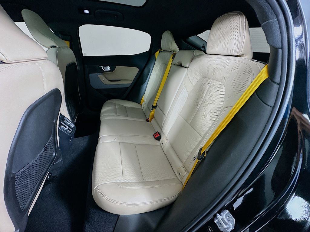 Thumbnail: 2022 Polestar 2 - 24