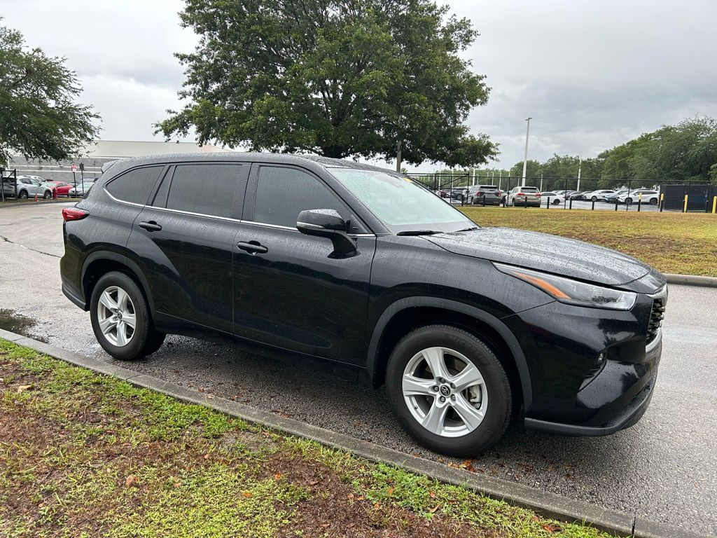 2023 Toyota Highlander LE 7