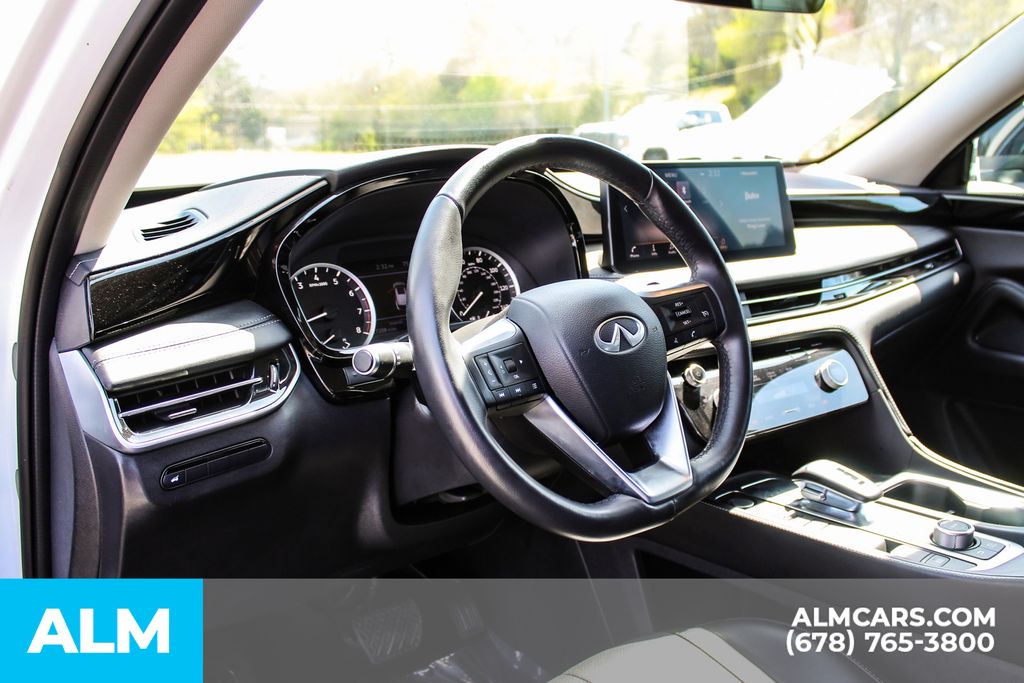 Used 2024 White INFINITI PURE image 35