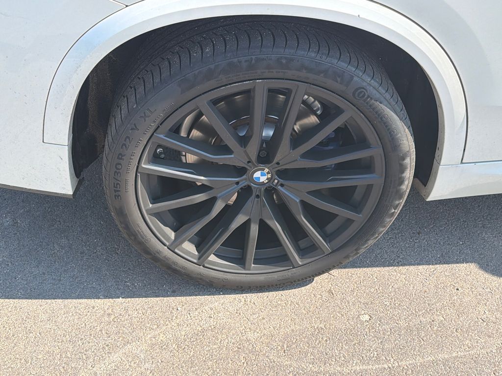 Used 2020 White BMW xDrive40i image 17