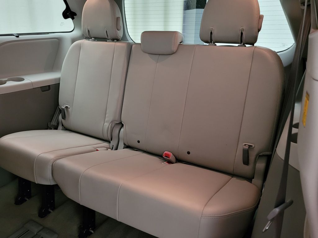 Thumbnail: 2012 Toyota Sienna - 21