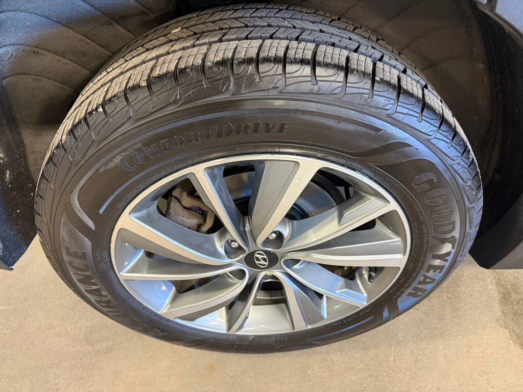 used 2020 Hyundai Santa Fe car, priced at $18,999