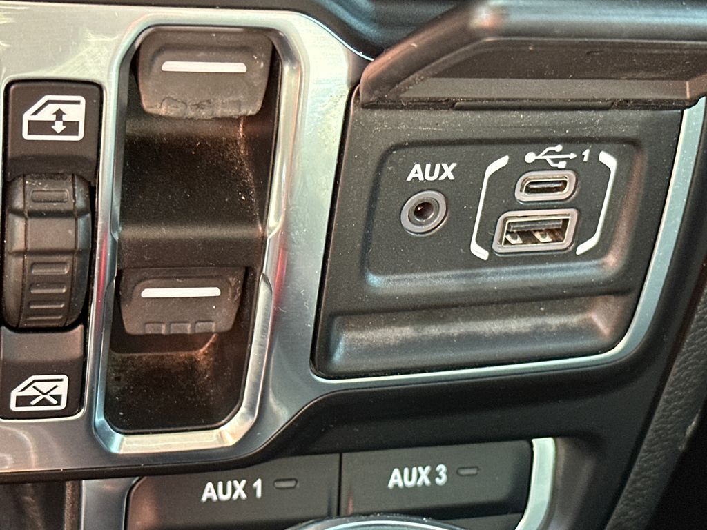 Used 2022 Gray Jeep Unlimited Sahara Altitude image 33